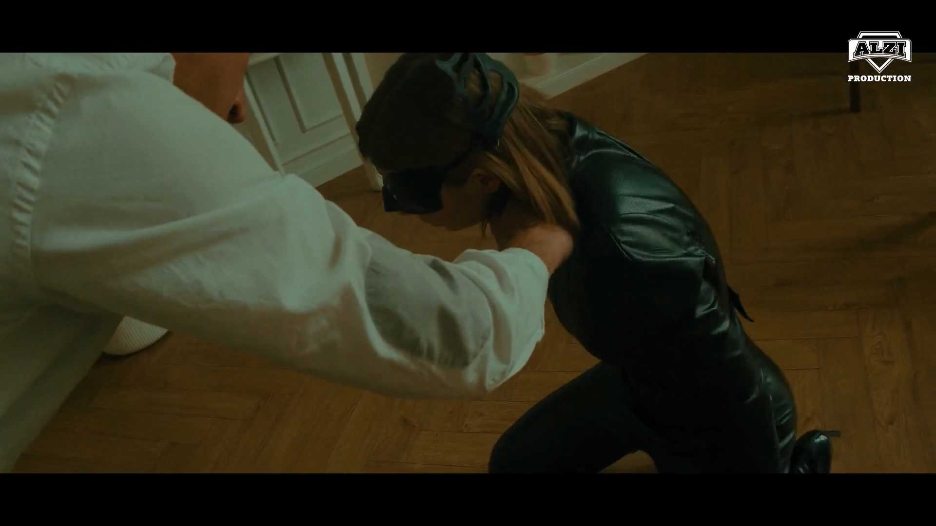 Catwoman：Question Episode 2 Alt.mp4_20250924_232637.464.jpg