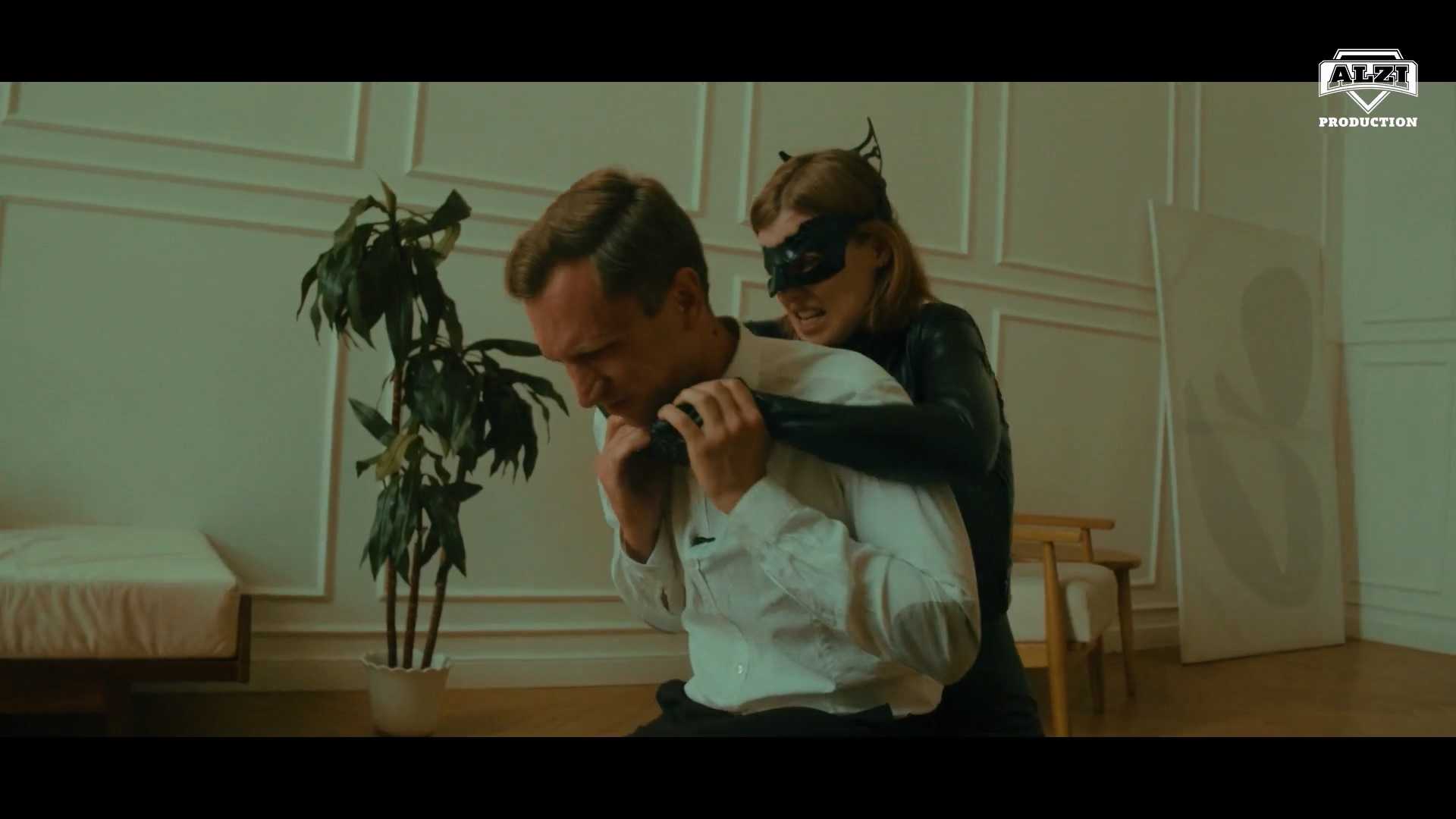 Catwoman：Question Episode 2 Alt.mp4_20250924_232855.034.jpg