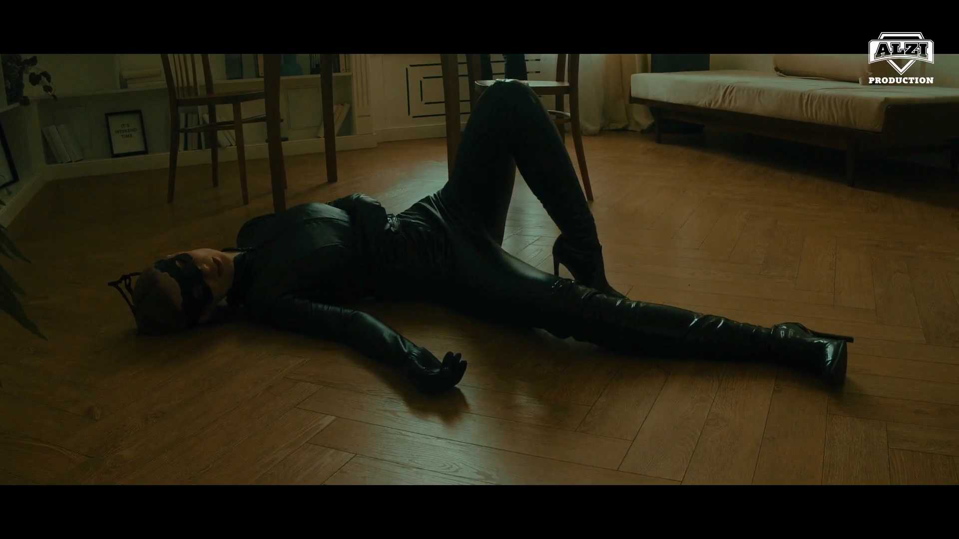 Catwoman：Question Episode 2 Alt.mp4_20250924_232754.721.jpg