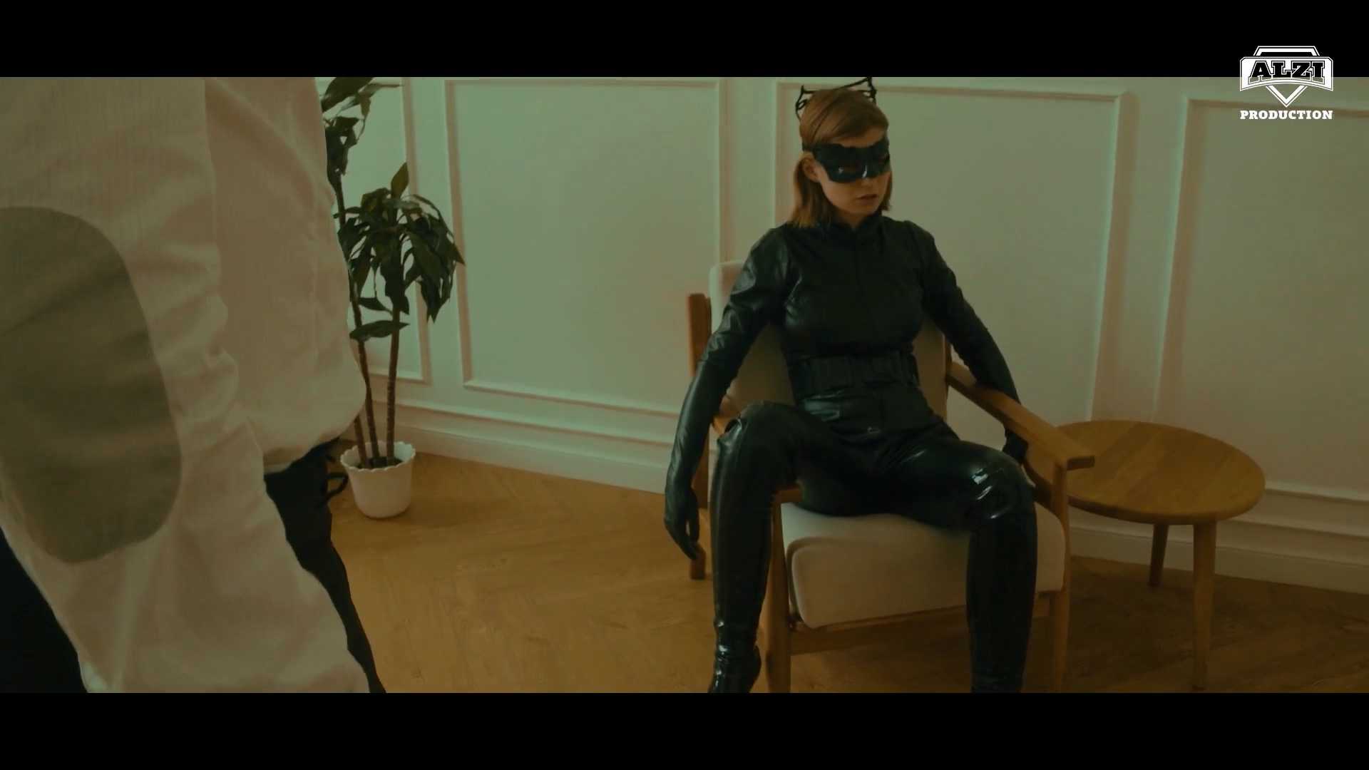 Catwoman：Question Episode 2 Alt.mp4_20250924_233508.001.jpg