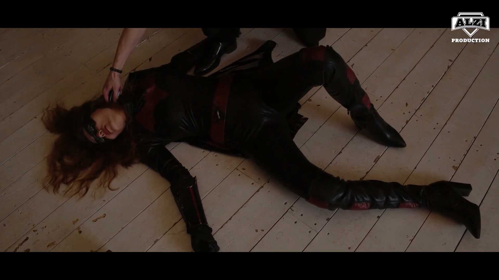 Batwoman：Tailor and Lens Episode 1 Alt.mp4_20251026_214114.467.jpg