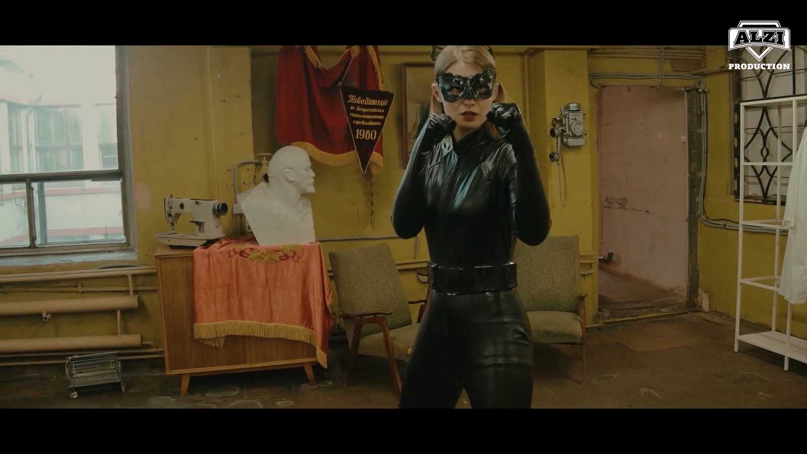 Catwoman：Question Episode 3 Alt.mp4_20260121_154143.549.jpg